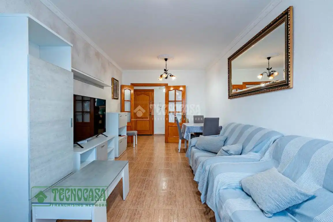 Sala de estar de Piso en venta en Roquetas de Mar con Aire acondicionado, Calefacción y Amueblado