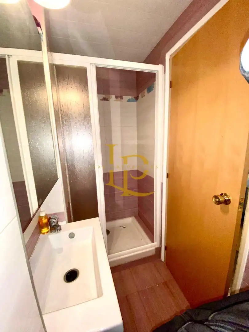 Baño de Piso en venta en Barcelona con Calefacción, Terraza y Horno