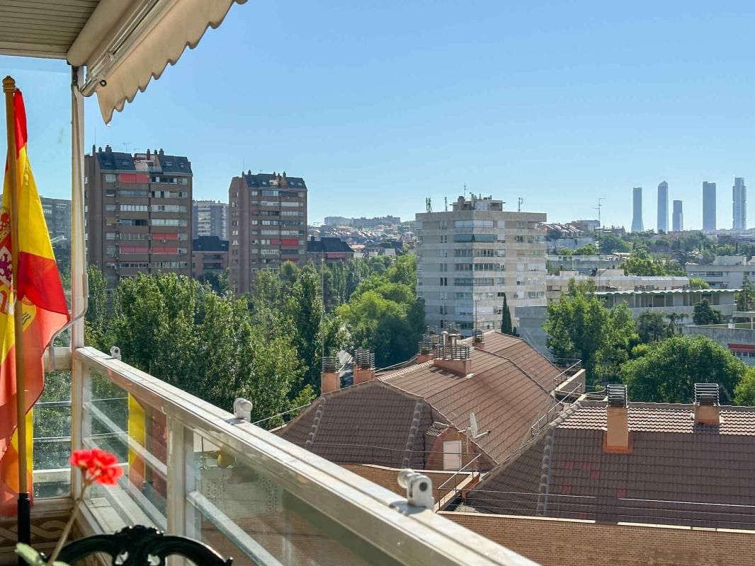 Exterior view of Flat for sale in  Madrid Capital  with Air Conditioner, Heating and Private garden