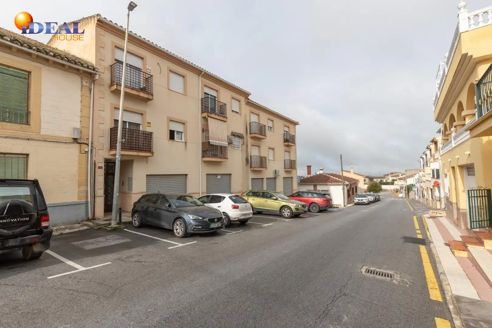 Außenansicht von Wohnung zum Verkauf in Güevéjar mit Balkon