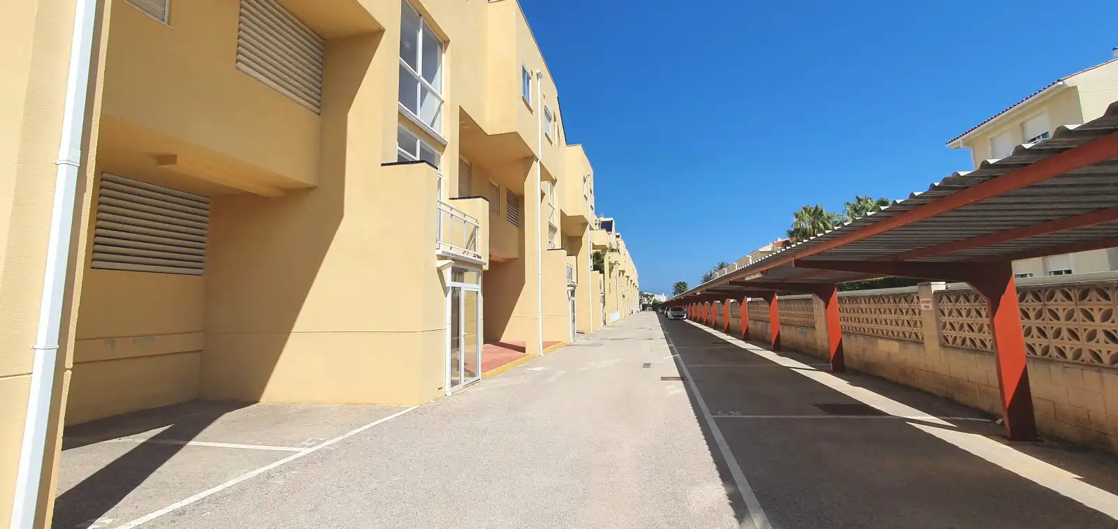 Vista exterior de Apartamento de alquiler en Dénia con Aire acondicionado, Calefacción y Terraza