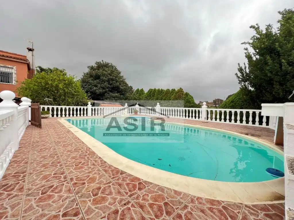 Xalet amb piscina en venda a Casc Urbà, imagen 3