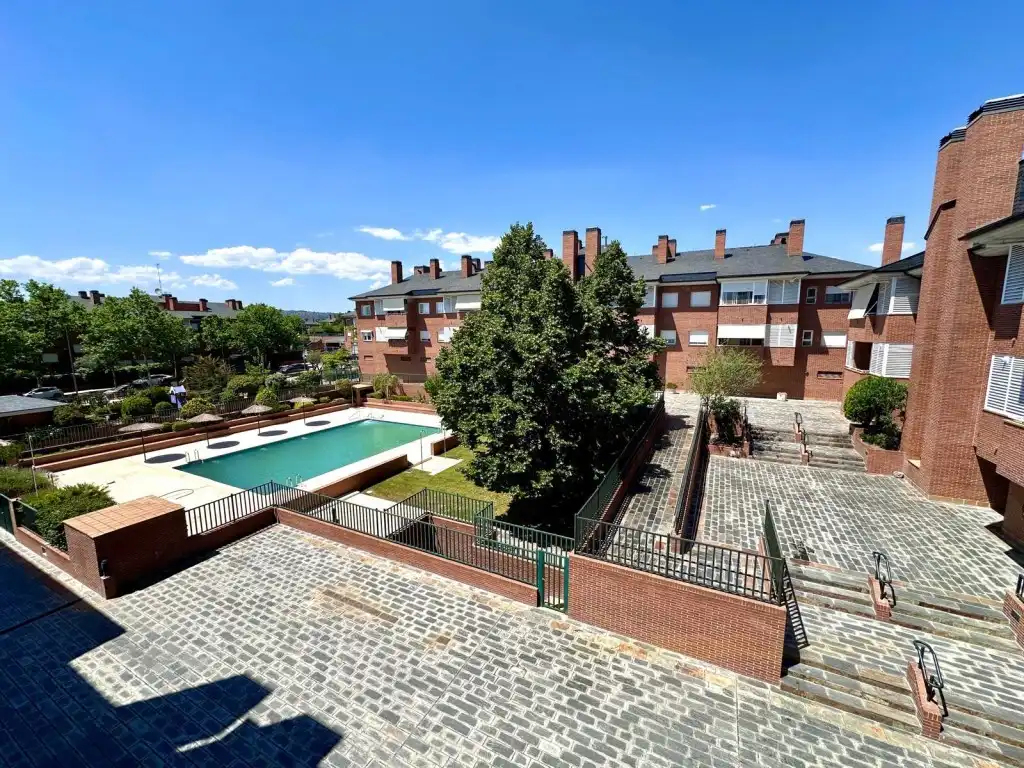 Vista exterior de Piso en venta en Las Rozas de Madrid