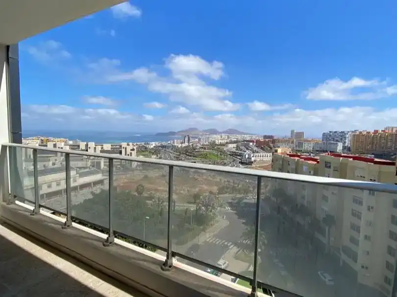 Vista exterior de Pis en venda en Las Palmas de Gran Canaria amb Piscina i Balcó