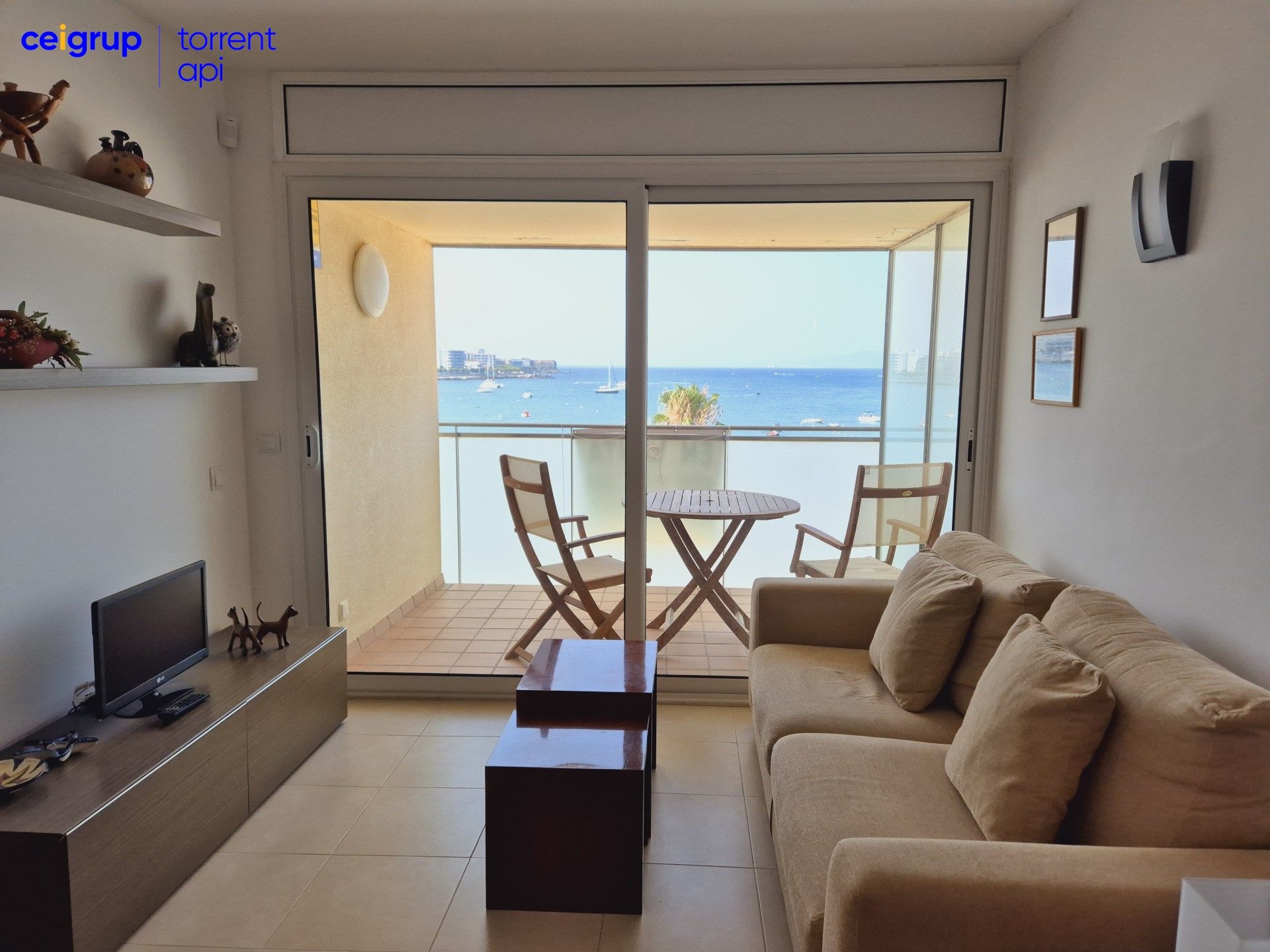 Living room of Flat for sale in L'Escala  with Air Conditioner, Heating and Terrace