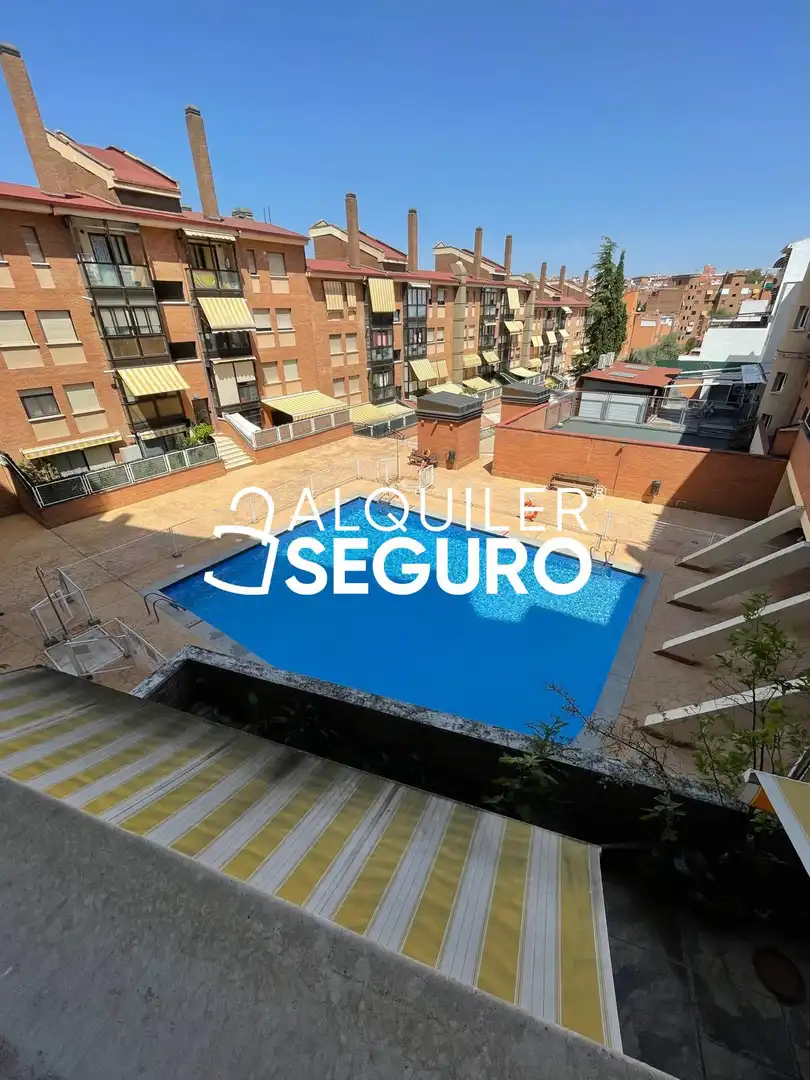 Swimming pool of Flat for rent in Madrid  with Air Conditioner, Heating and Swimming Pool