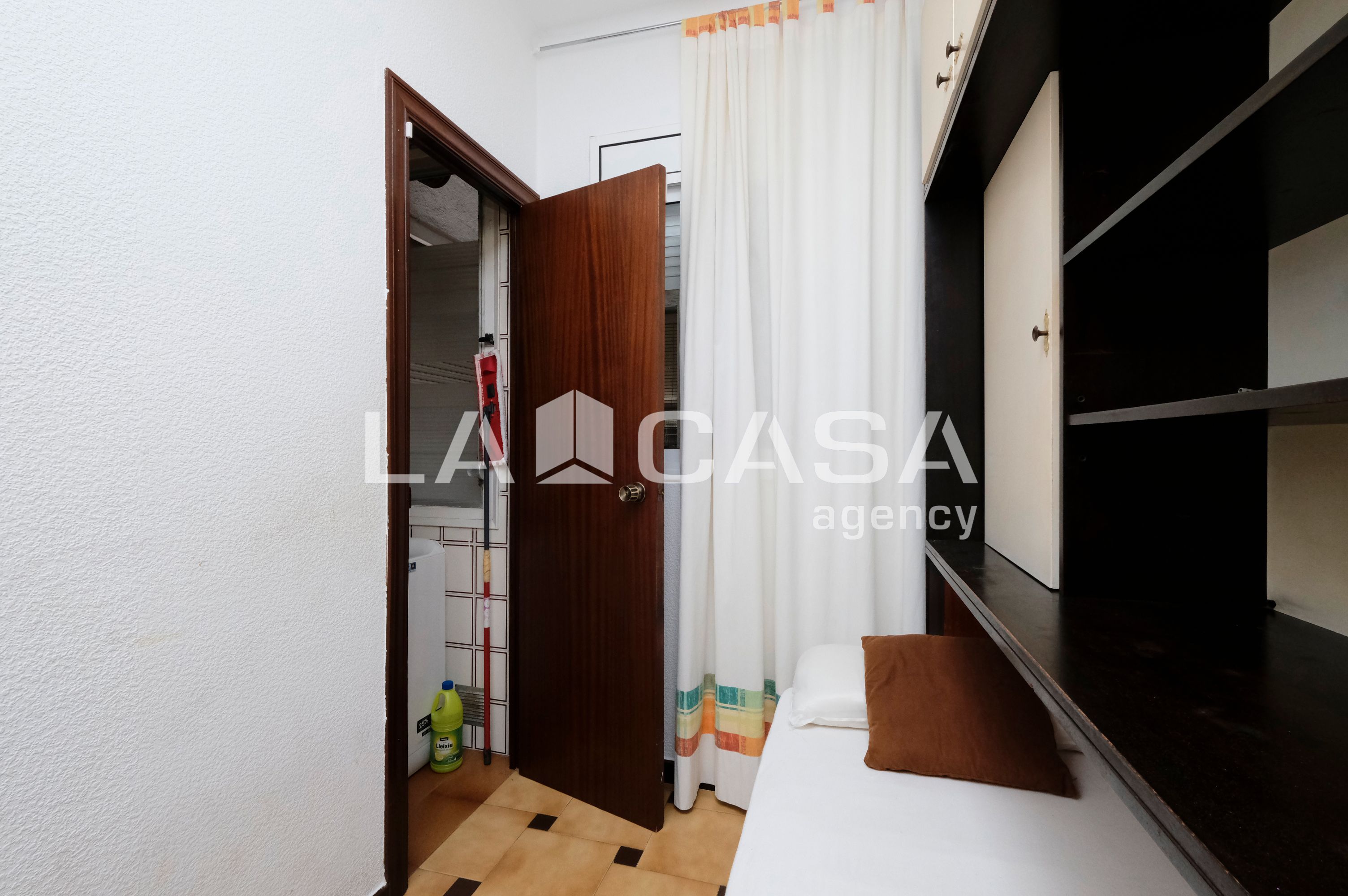 Flat for sale in Carrer de la Maladeta, Porta