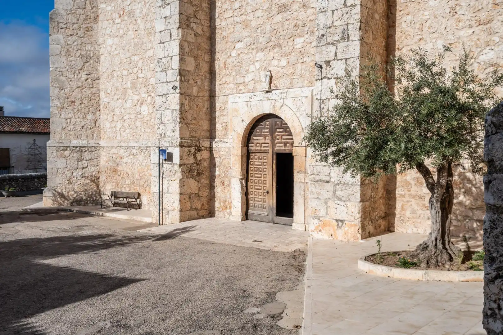 Außenansicht von Gebäude zum Verkauf in Belmonte de Tajo