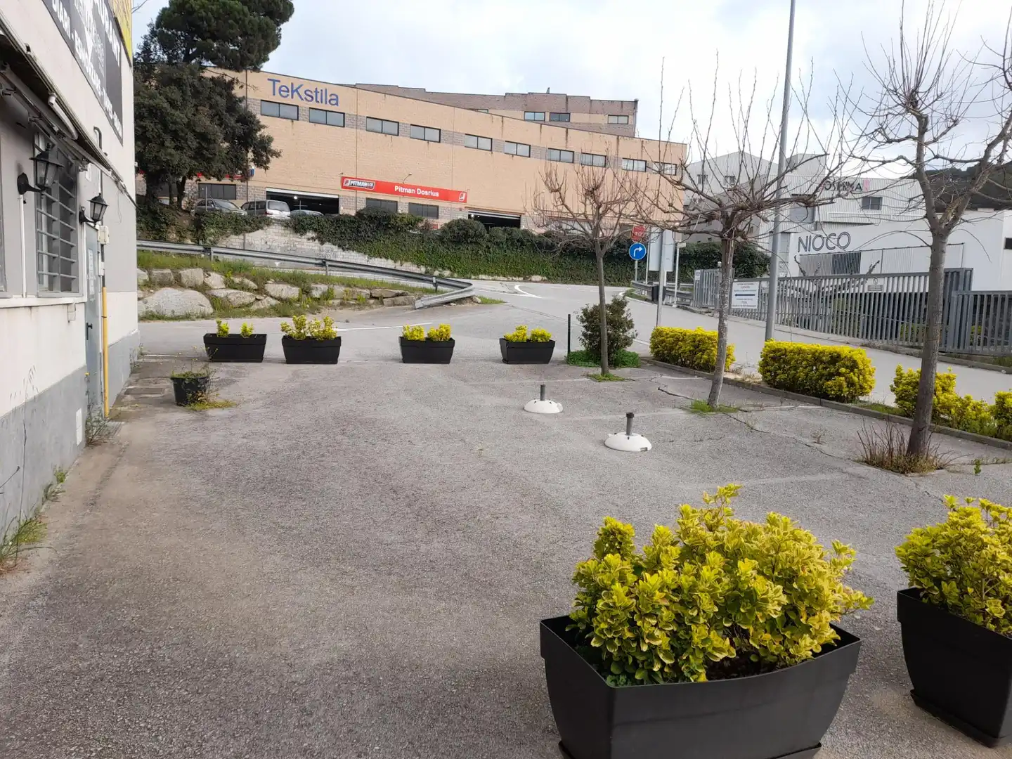 Parkplatz von Geschaftsraum zur Miete in Dosrius mit Klimaanlage