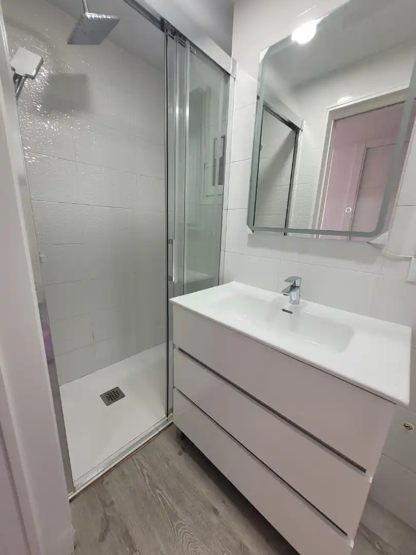 Badezimmer von Wohnung zum Verkauf in El Prat de Llobregat mit Klimaanlage, Heizung und Ofen