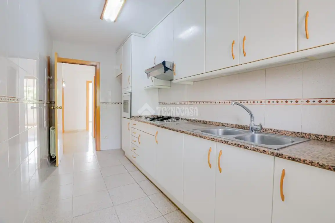 Cuina de Pis en venda en Montcada i Reixac amb Terrassa i Balcó