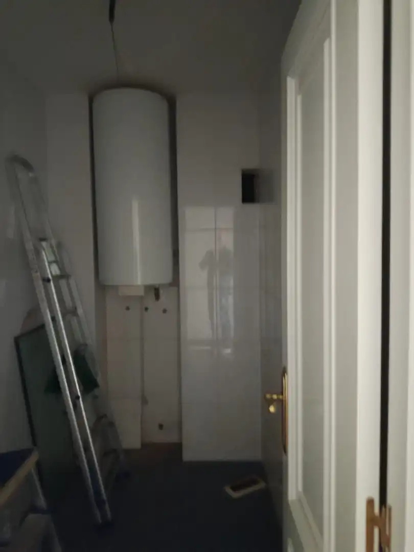 Badezimmer von Wohnung zum Verkauf in Ribadeo mit Heizung, Ofen und Waschmaschine