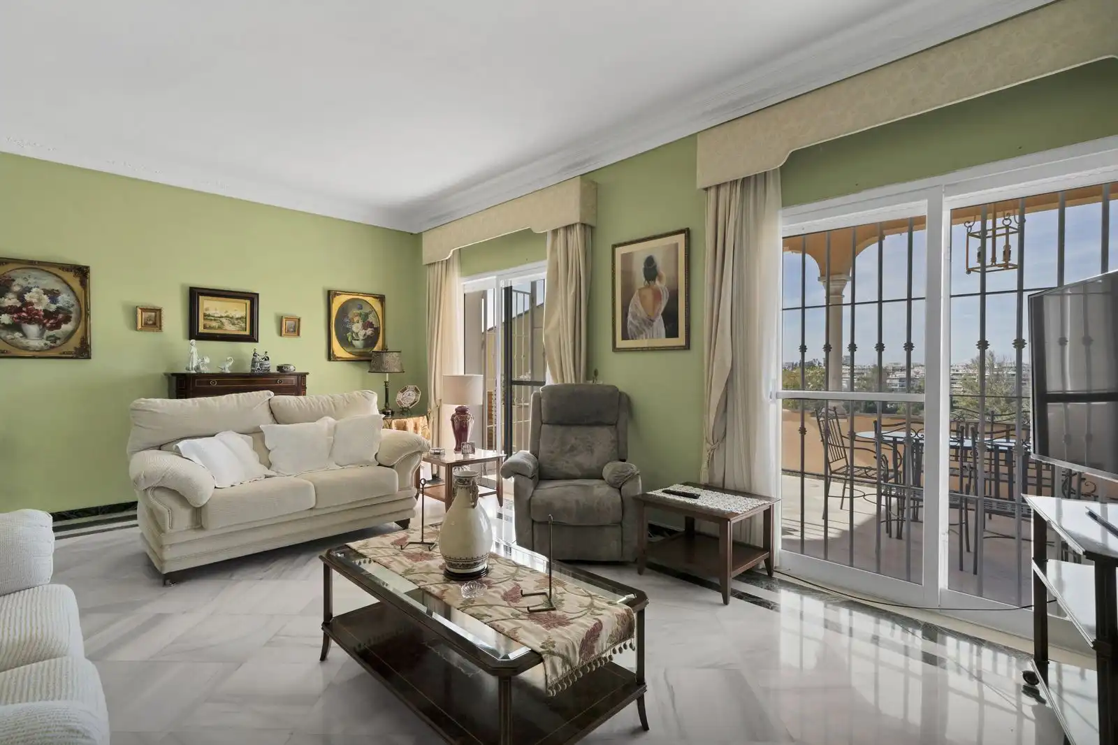 Chalet con piscina en venta en Avenida Pablo Ruiz Picasso 11, imagen 16