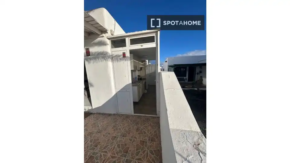 Vista exterior de Apartamento para compartir en San Bartolomé con Aire acondicionado, Terraza y Amueblado