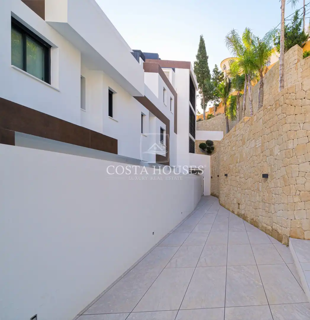 Vista exterior de Planta baja en venta en Benidorm con Aire acondicionado, Jardín privado y Terraza