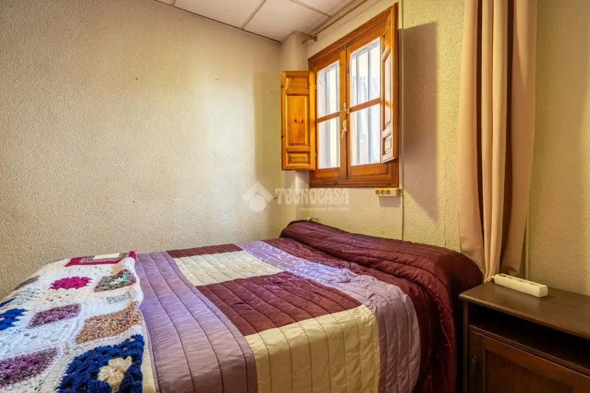 Habitación de Casa adosada en venta en Granada con Aire acondicionado