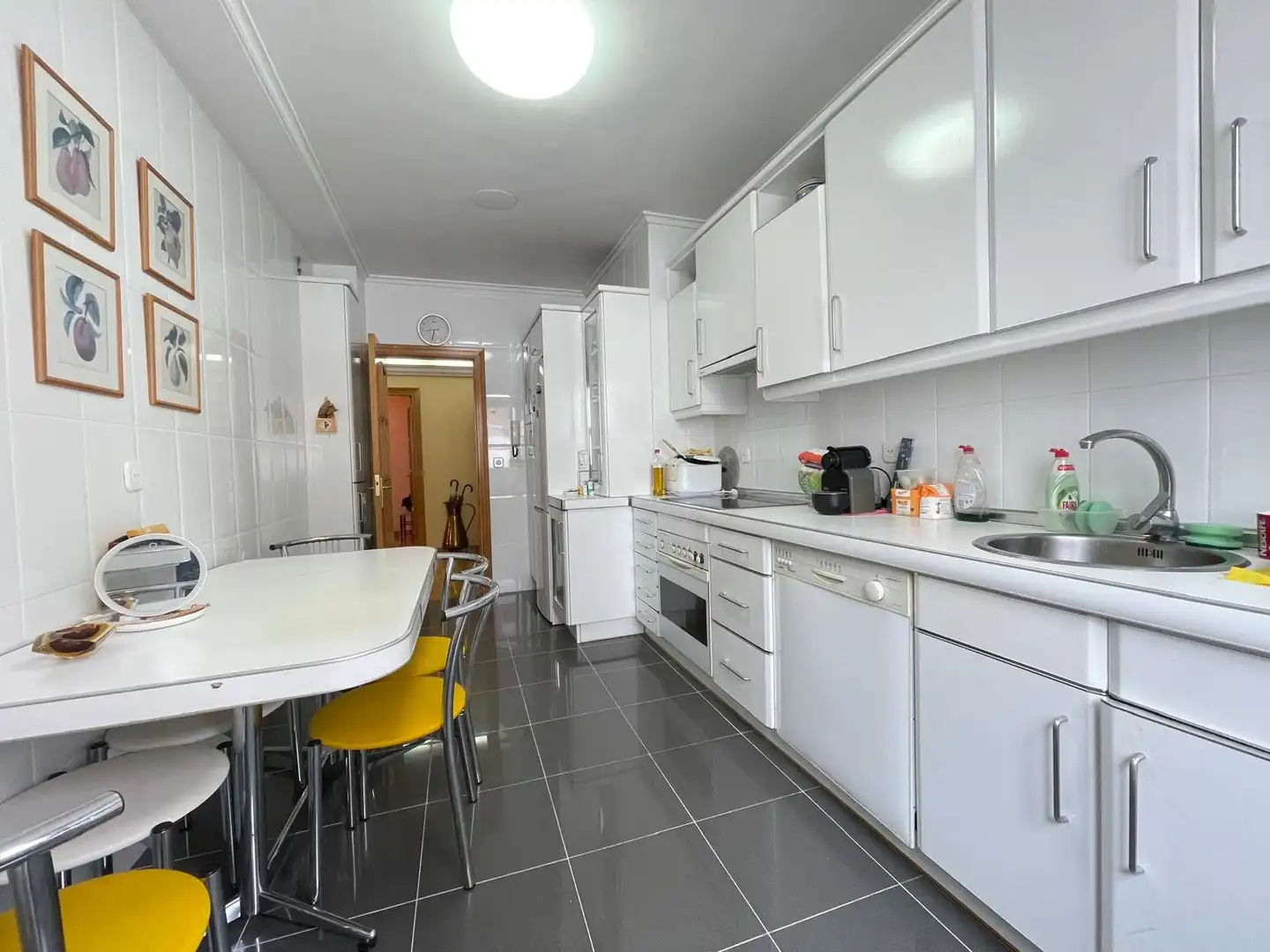 Cocina de Piso en venta en Ponferrada con Calefacción, Terraza y Trastero