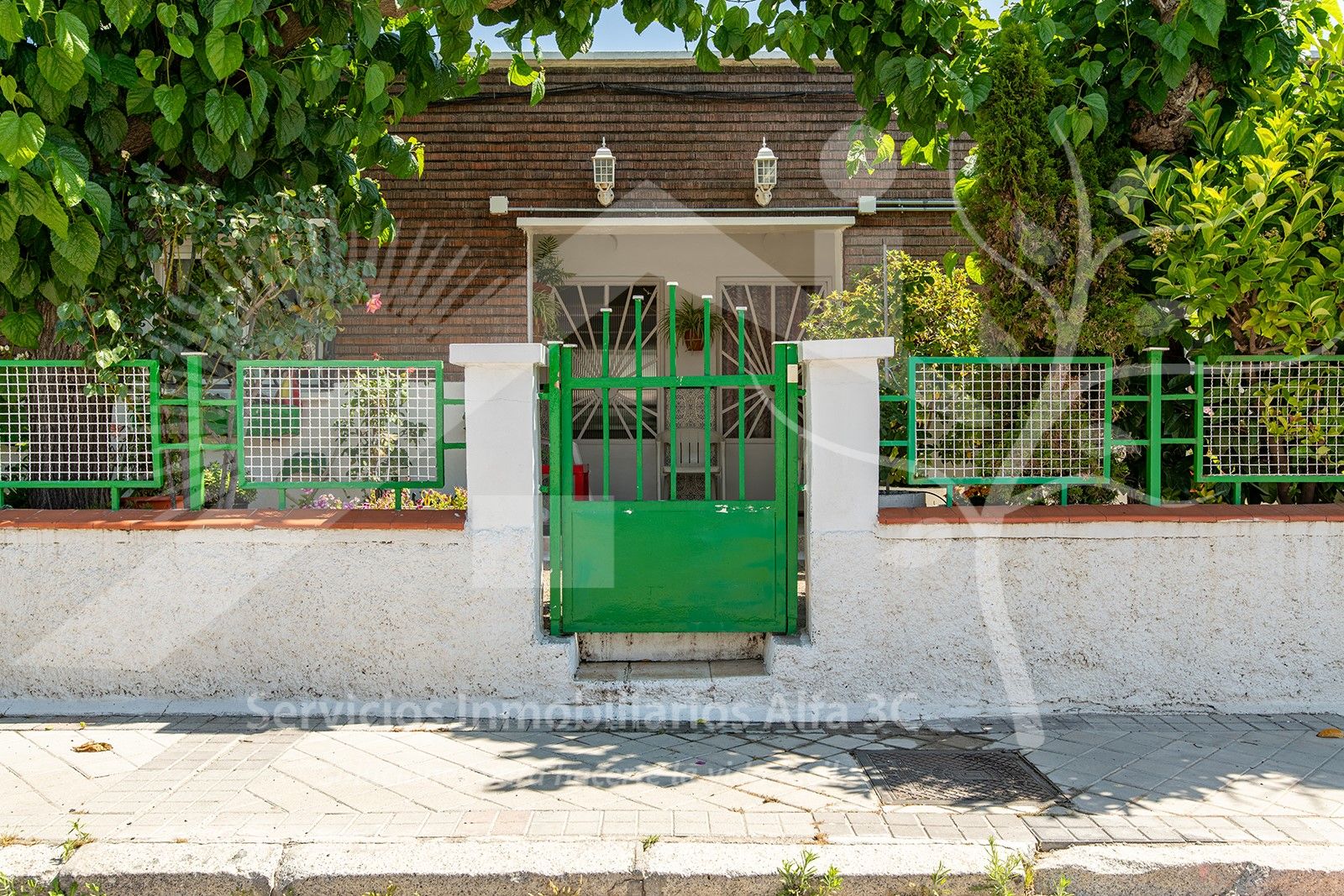 Exterior view of Single-family semi-detached for sale in  Madrid Capital  with Storage room and Balcony
