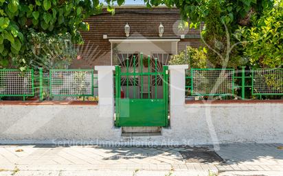 Exterior view of Single-family semi-detached for sale in  Madrid Capital  with Air Conditioner and Balcony