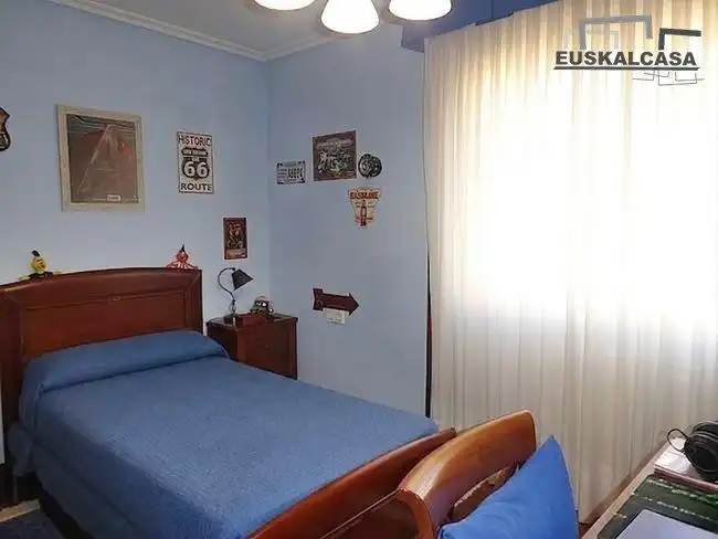 Dormitori de Pis en venda en Bilbao  amb Calefacció, Terrassa i Traster