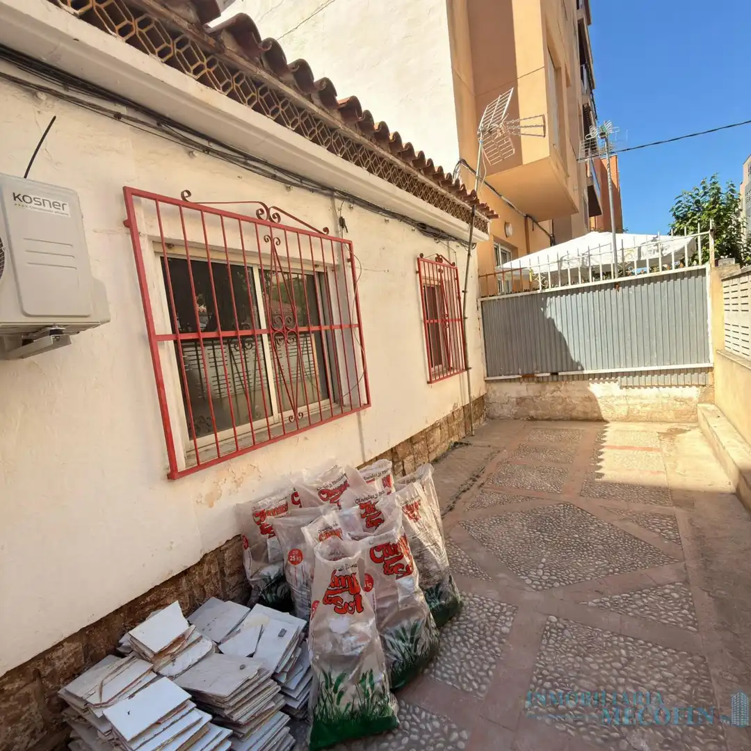 Vista exterior de Casa o xalet en venda en Benidorm amb Terrassa
