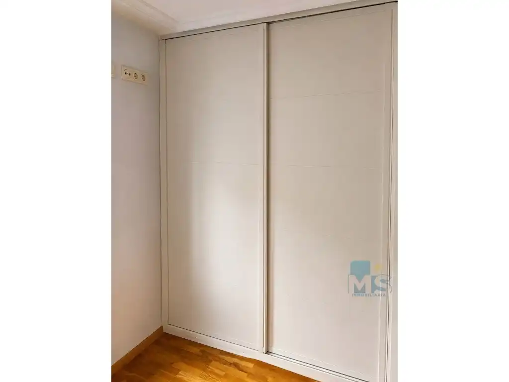Habitación de Dúplex en venta en Donostia - San Sebastián  con Lavadora, Microondas y Balcón