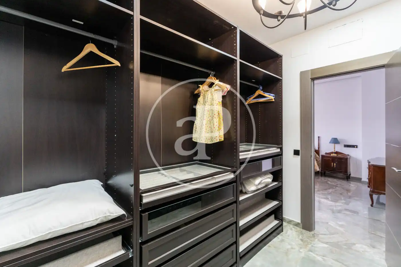 Habitación de Casa adosada en venta en Pozuelo de Alarcón con Aire acondicionado, Calefacción y Jardín privado