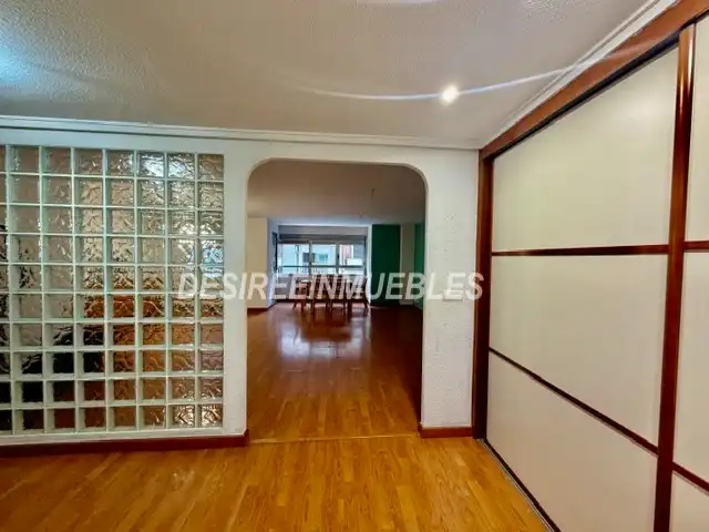 Vista exterior de Piso en venta en Valencia con Aire acondicionado, Calefacción y Parquet