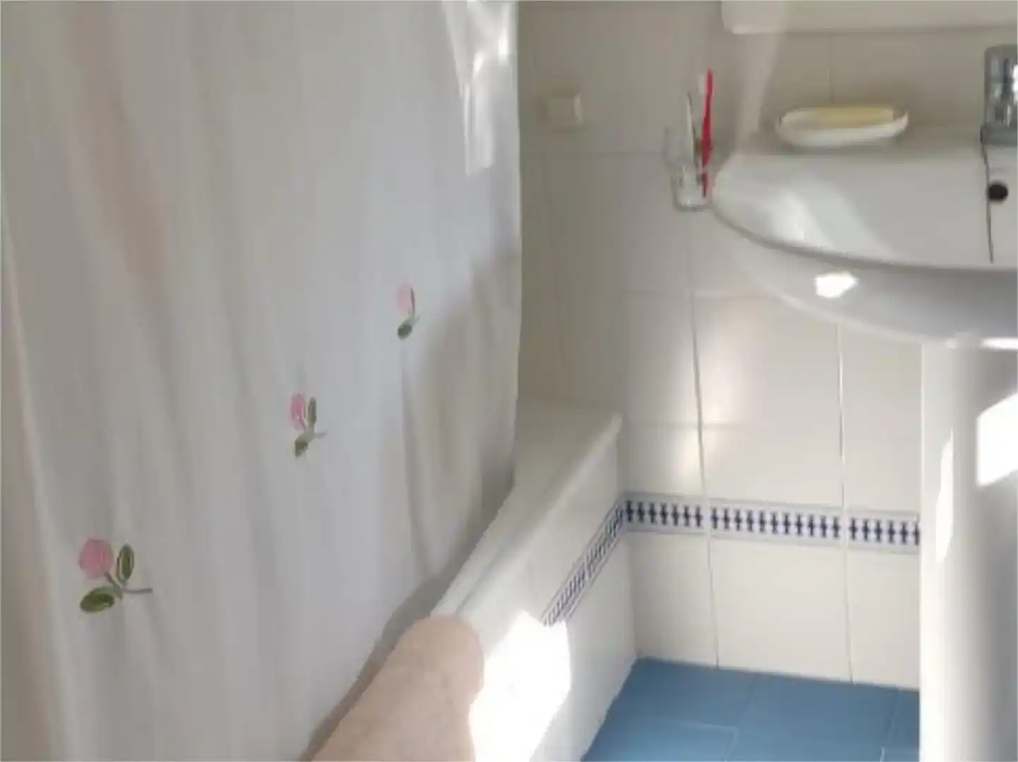 Baño de Piso de alquiler en Rota con Jardín privado, Piscina y Amueblado