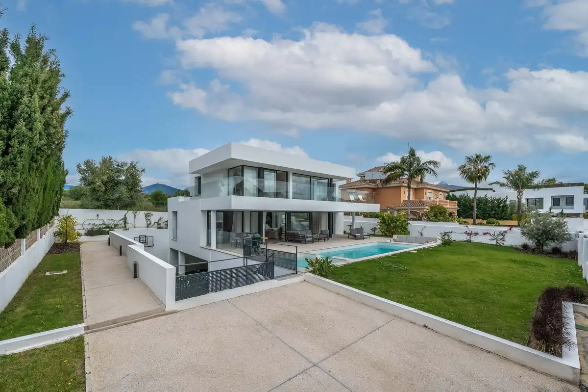 Chalet con jardín en venta en Avenida Pablo Ruiz Picasso 11, imagen 3