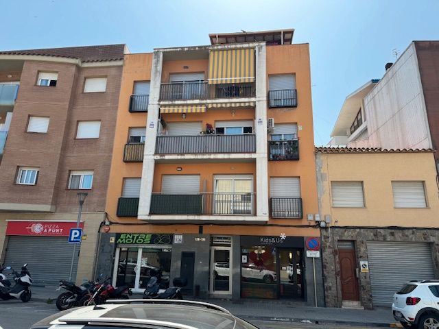Vista exterior de Pis en venda en Tordera amb Forn i Alarma