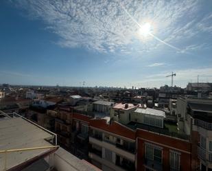 Vista exterior de Àtic en venda en  Barcelona Capital amb Terrassa