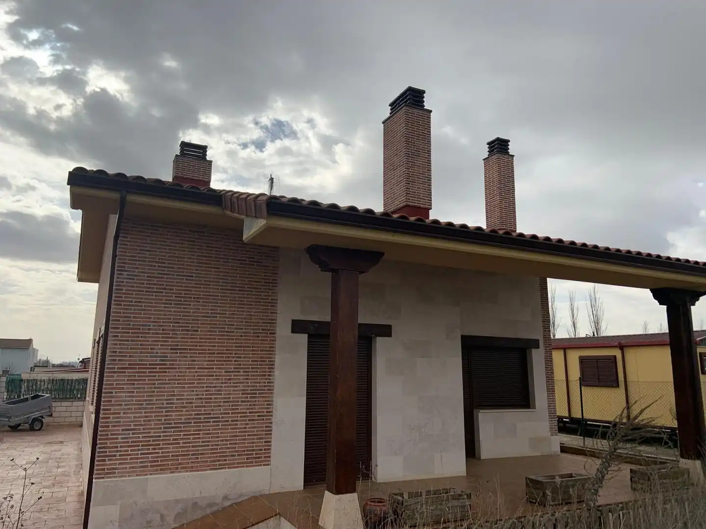 Vista exterior de Casa o chalet en venta en Grijota