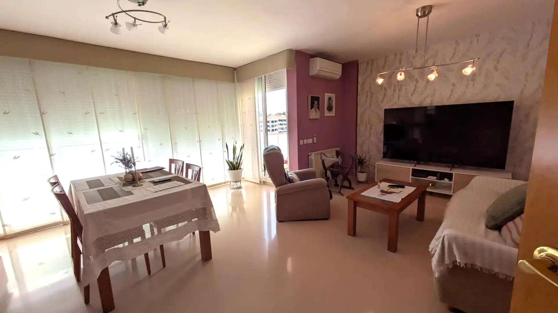 Sala de estar de Piso en venta en Torredembarra con Aire acondicionado, Calefacción y Balcón