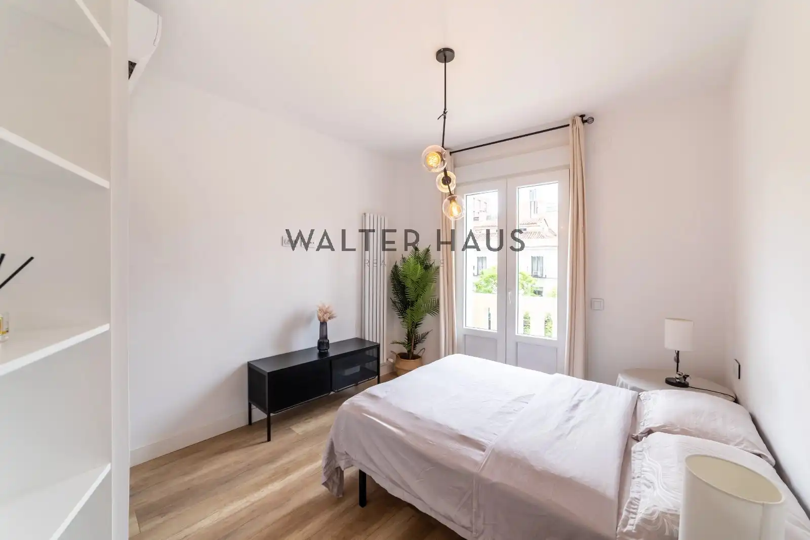 Bedroom of Flat for sale in Madrid  with Air Conditioner, Heating and Furnished