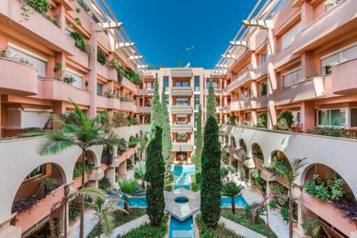Vista exterior de Oficina de lloguer en Marbella amb Aire condicionat, Moblat i Internet