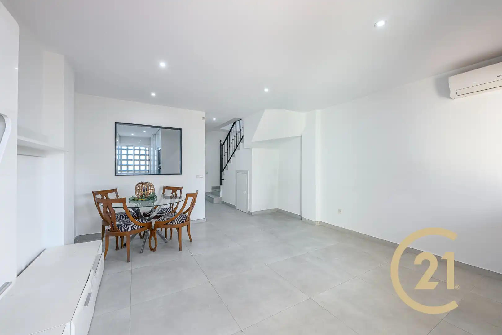 Casa adosada en venda en Estepona amb Aire condicionat, Jardí privat i Terrassa