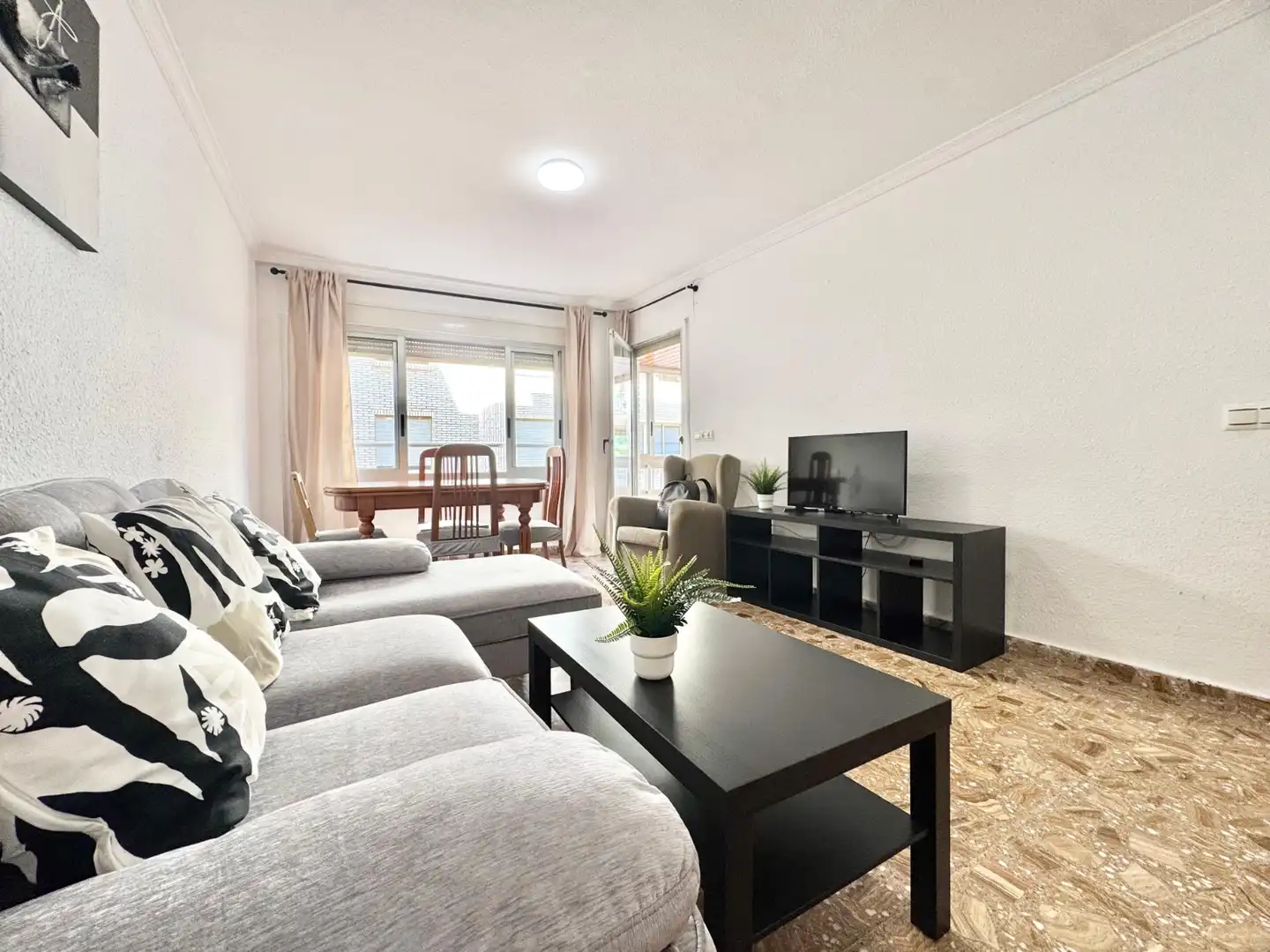 Sala d'estar de Apartament de lloguer en Torrevieja amb Aire condicionat, Moblat i Rentadora