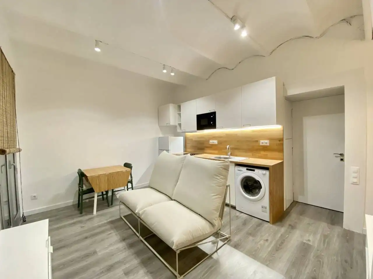 Cuina de Apartament en venda en Barcelona amb Aire condicionat, Parquet i Moblat
