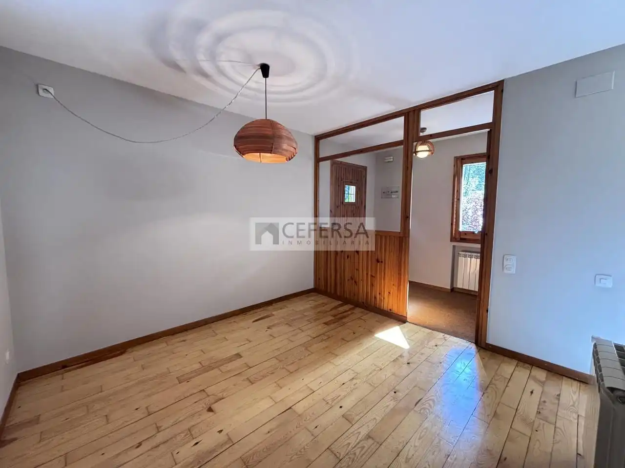 Wohnzimmer von Haus oder Chalet zur Miete in Alp mit Heizung, Privatgarten und Parkett