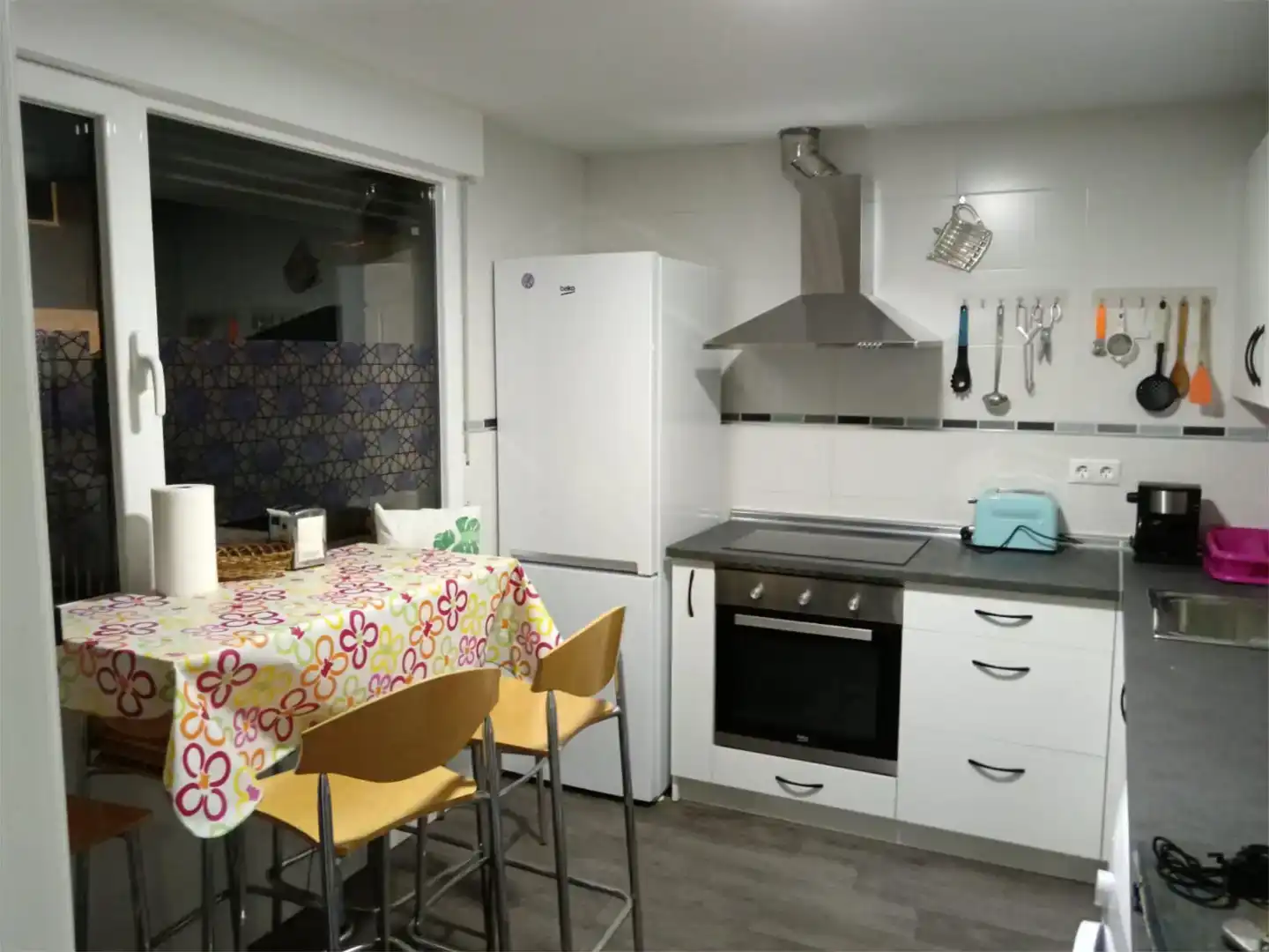 Cuina de Casa adosada per a compartir en Soria Capital  amb Traster, Moblat i Forn