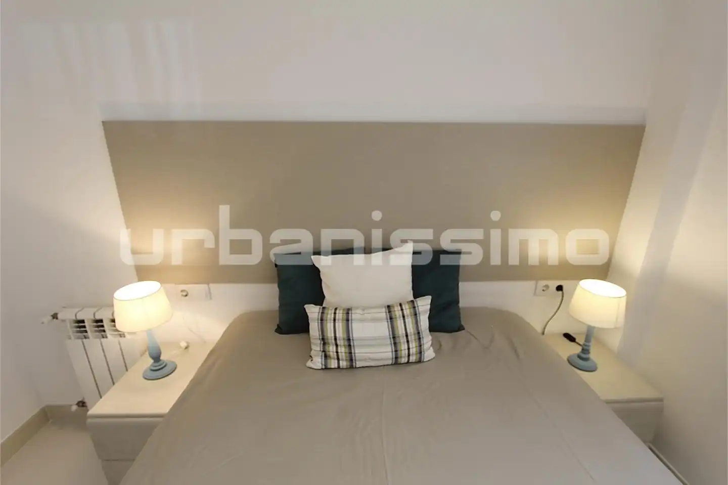 Dormitori de Apartament de lloguer en Madrid amb Aire condicionat, Calefacció i Moblat