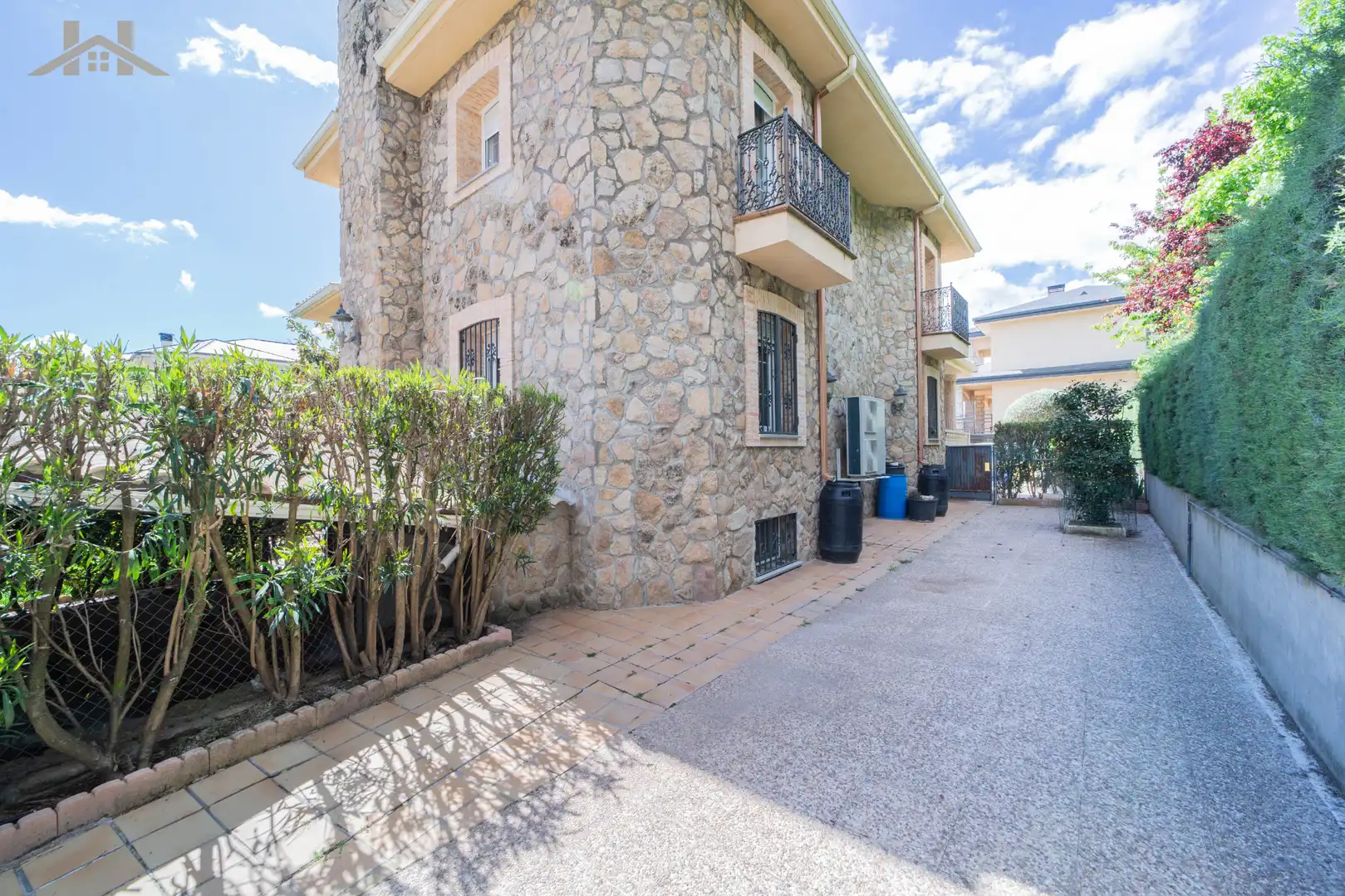 Vista exterior de Casa o xalet en venda en Guadarrama amb Calefacció, Jardí privat i Piscina