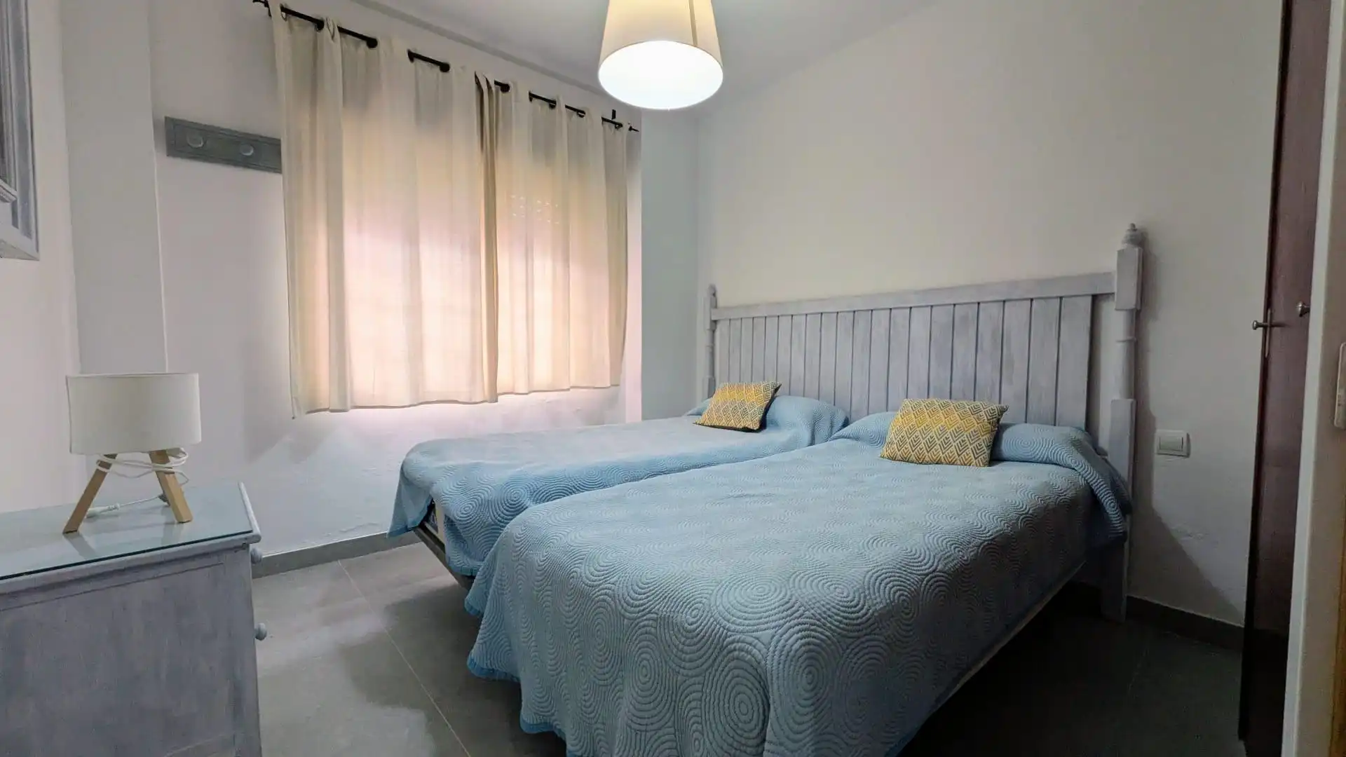 Habitación de Piso de alquiler en Fuengirola con Terraza y Amueblado