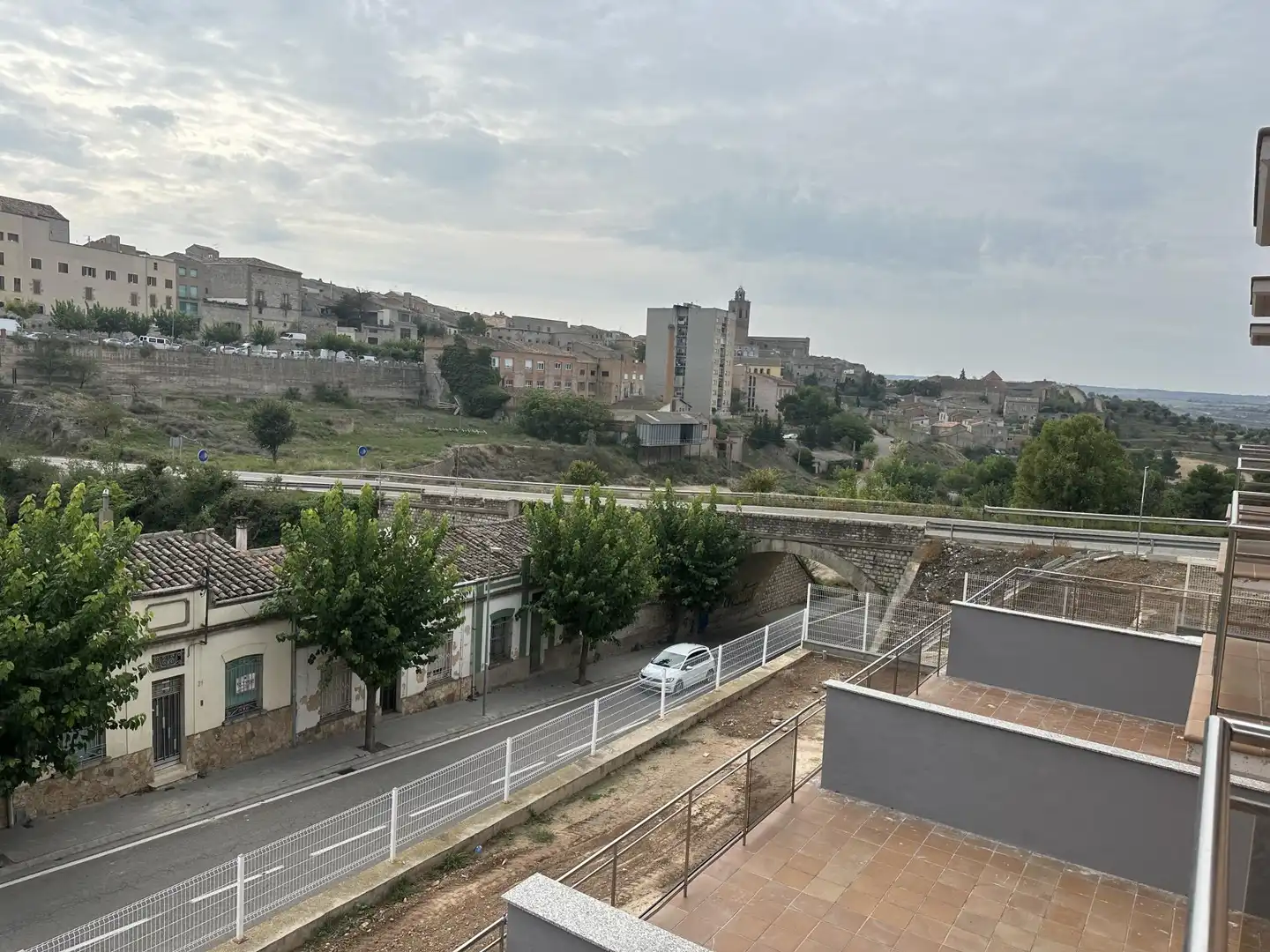 Vista exterior de Casa adosada en venda en Cervera amb Calefacció i Terrassa