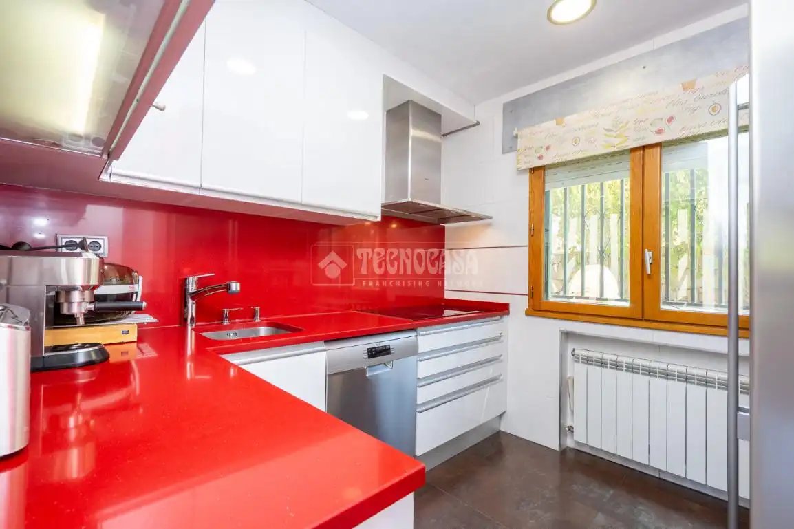 Kitchen of Detached homes for sale in Manzanares El Real  with Heating, Private garden and Terrace