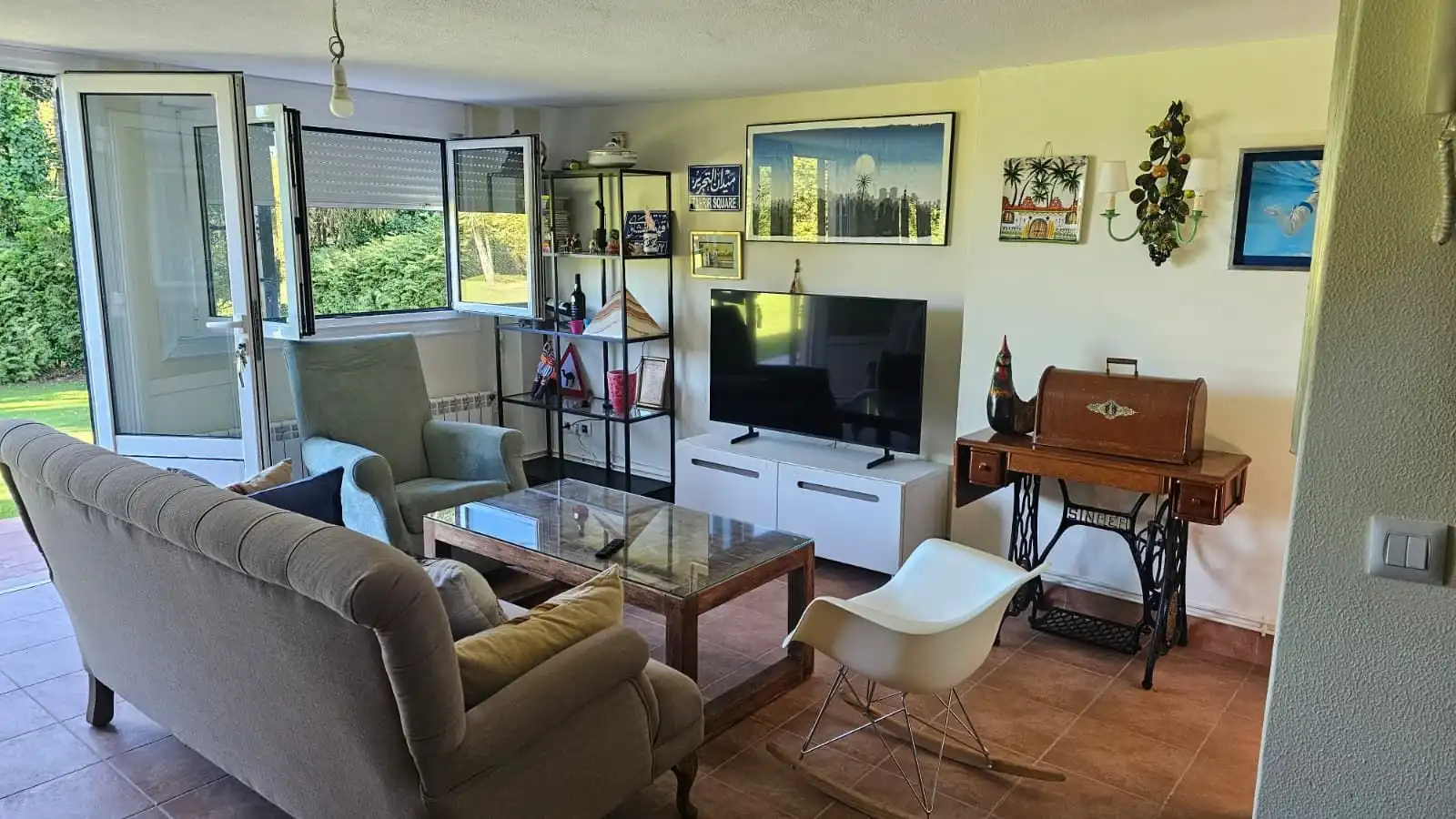 Sala d'estar de Casa o xalet de lloguer en Oleiros amb Calefacció