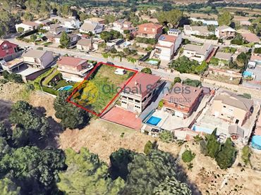 Terrenys i solars en venda a Carrer País Valencià