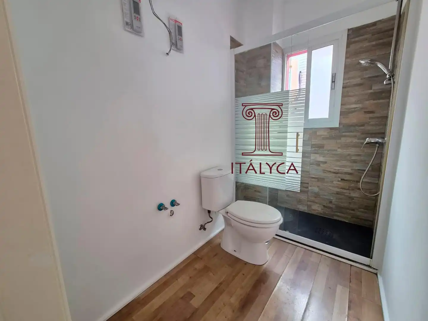 Bany de Apartament en venda en Sevilla amb Aire condicionat, Calefacció i Balcó