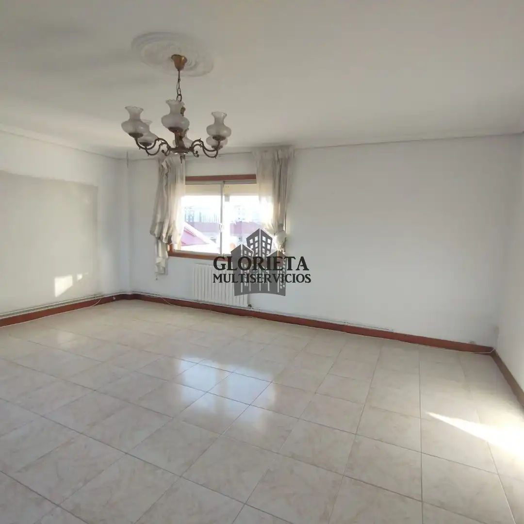 Sala de estar de Piso en venta en Vigo  con Calefacción, Parquet y Terraza